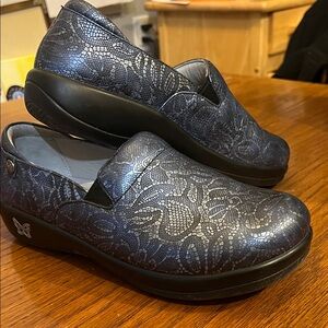 Alegria Women's Blue Patterned Loafers